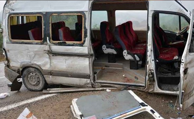 Karabük'te işçi servisi devrildi: 16 yaralı