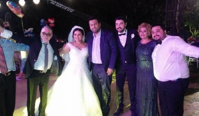 Kanseri yenen öğretmen düğünündeki takıları Kanser Vakfı'na bağışlıyor