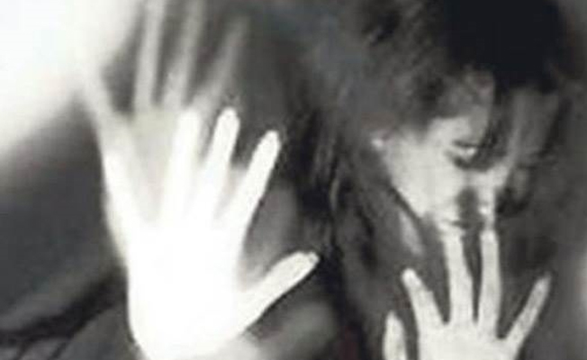 Kız arkadaşlarına şantaj ve cinsel istismarda 3 liseliye ceza