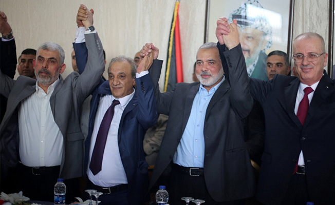 Filistin'de tarihi gün: Hamas yetkilerini devrediyor