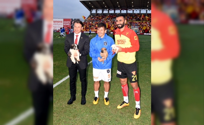 Göztepeli futbolcular Bornova Belediyesi’nin kampanyasına destek verdi