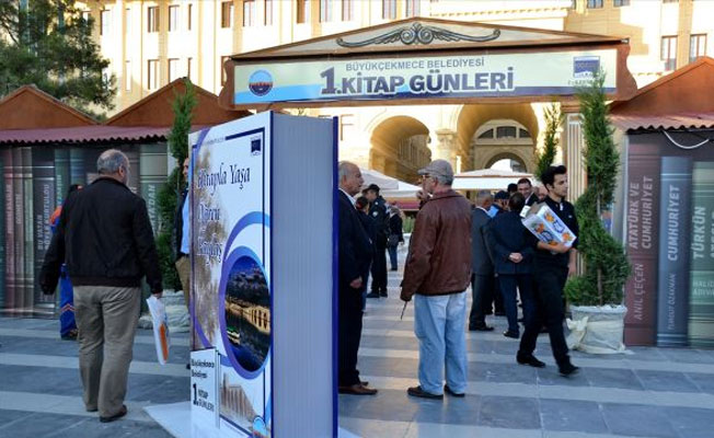 Akgün: Kitap okumayı sevdirmek en ulvi hizmetlerdendir!