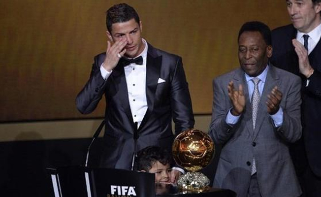 Cristiano Ronaldo, Ballon d’Or ödülünü sattı