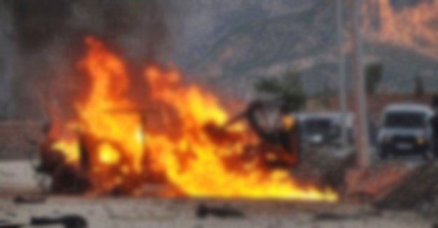 Bomba yüklü araç patladı: 1 asker yaralı!