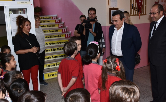 Başkan Batur okulları gezdi