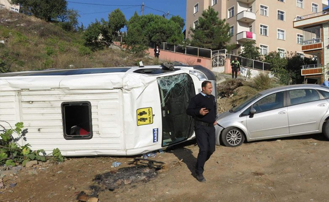Ümraniye’de okul servisi kaza yaptı