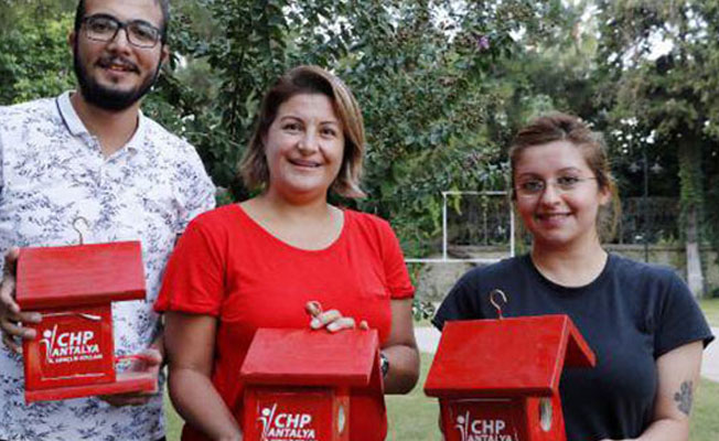 CHP'li gençlerden kuşlara yuva!
