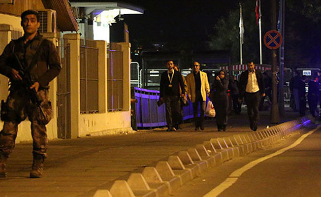 Kadıköy iskelesinde silah sesleri: Baba, oğlunu yaraladı!