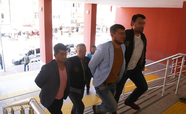Abdullah Öcalan'ı öven şarkı söyledikleri iddiasıyla gözaltına alındılar