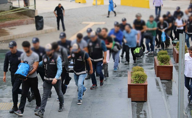 İzmir’de FETÖ operasyonu: 22 gözaltı
