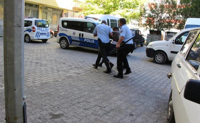 Polise bıçakla direndi, biber gazı ile etkisiz hale getirildi
