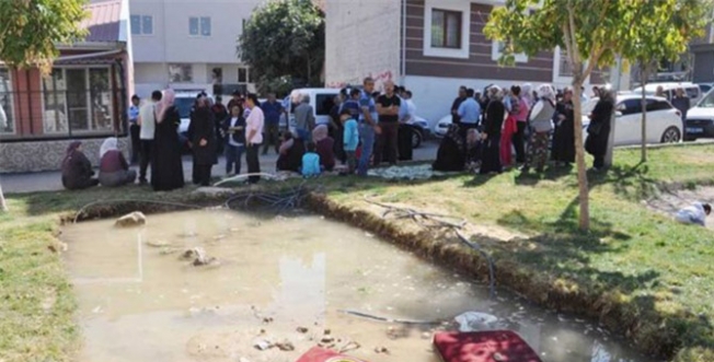 Çocuk parkına trafo dikilmesine 10 gündür direniyorlar!