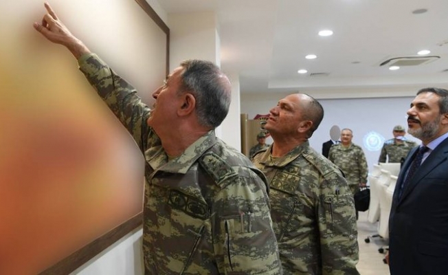 Genelkurmay Başkanı Akar ve kuvvet komutanları Suriye sınırında