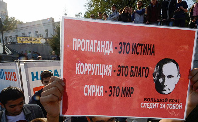 Moskova'daki izinsiz gösteriye 700 kişi katıldı