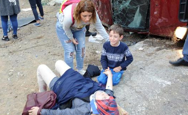 Bursa'da kahreden kaza: Annesinin elini bırakmadı
