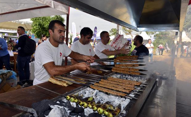 Adana'da Lezzet Festivali'ne yoğun ilgi