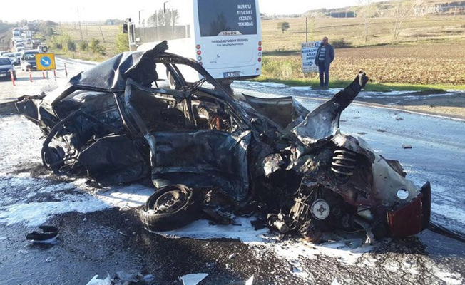 TIR’ın altına giren otomobildeki 2 kişi öldü