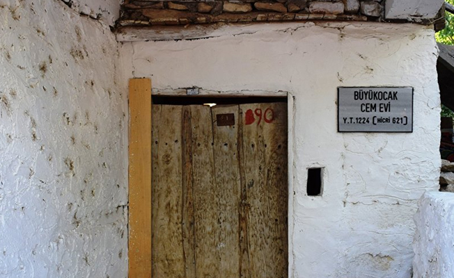 Malatya'daki 800 yıllık tarihi cemevine yoğun ilgi