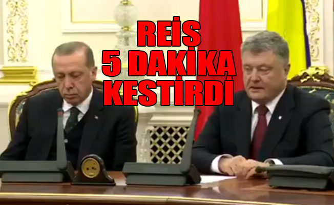 Erdoğan, Poroşenko'yla yaptığı basın toplantısında uyuya kaldı!