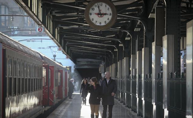 Bakan Arslan İstanbul ve Ankara'daki banliyö hatları için tarih verdi