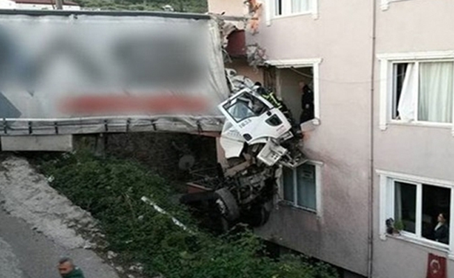 TIR apartman dairesine girdi!