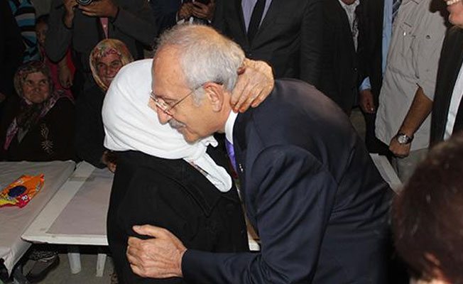 CHP Lideri Kılıçdaroğlu, şehit ailesini ziyaret etti