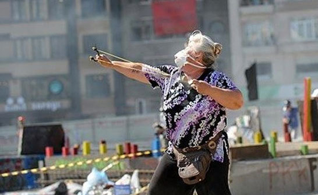 'Gezi'nin sapanlı teyzesi' Emine Cansever tutuklandı