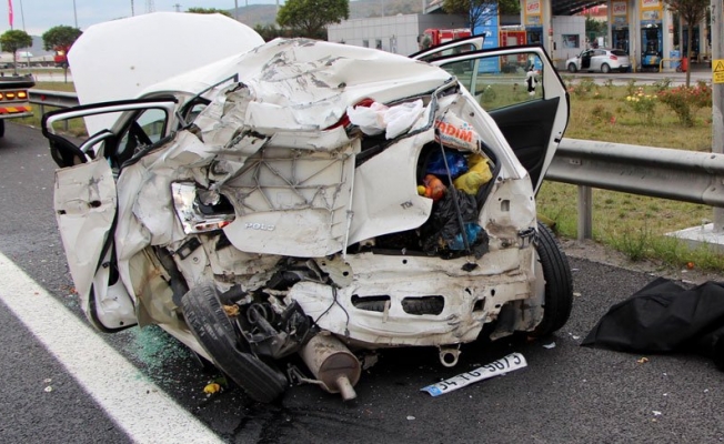 TIR otomobile çarptı: TEM'de ölümlü kaza