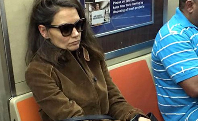Ünlü oyuncu metroda objektiflere yakalandı