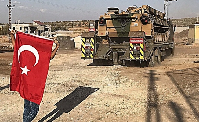 İdlib için sınıra zırhlı vinç ve askeri araç sevkiyatı