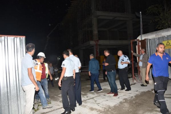 Beton dökülürken iskele çöktü: Çok sayıda işçi yaralandı