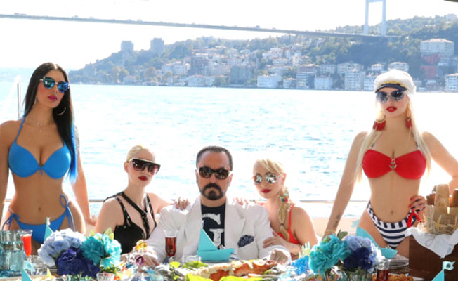 Adnan Oktar kedicikleri yat turuna çıkardı