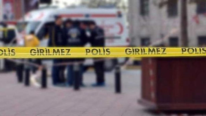 Kuzeninin yanına kaçan eşini öldürdü!