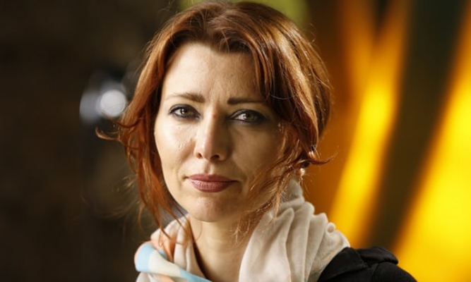 Elif Şafak'ın 'gay kartı'na izin yok