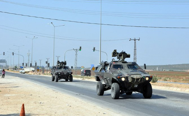 Hakkari'de askeri araç geçisi sırasında patlama: 2 asker şehit!