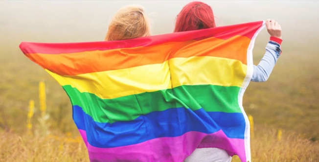 İngiltere'deki psikiyatristler LGBTİ'lilerden özür diledi