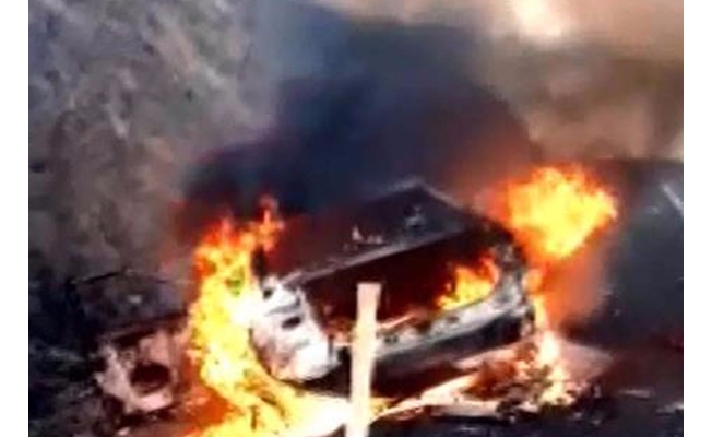 Otomobil alev alev yandı