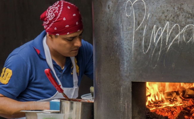 Pizzacıda seks yapan çifte sokağa çıkma cezası