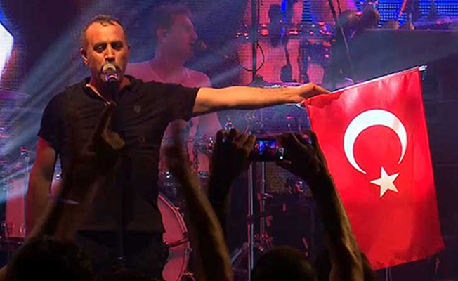 Haluk Levent İzmir Marşı'nı 29 Ekim'de Bakırköy'de söyleyecek!