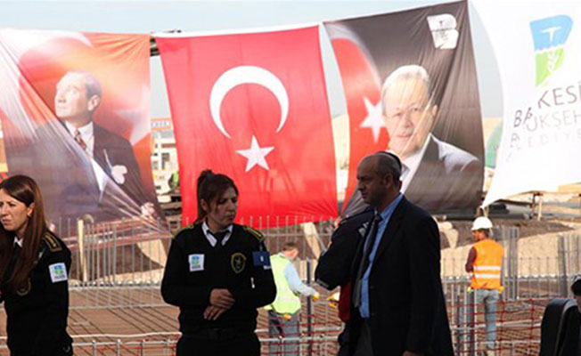 İstifası istenen AKP'li başkanın konuşma yaptığı alanda dikkat çeken detay