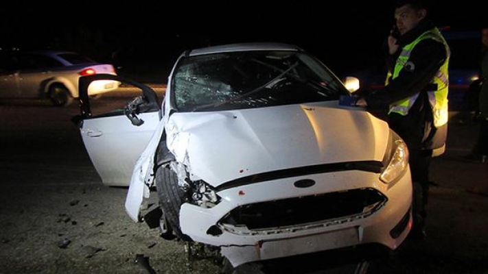 Traktör ve 3 otomobilin karıştığı zincirleme trafik kazası: 7 yaralı