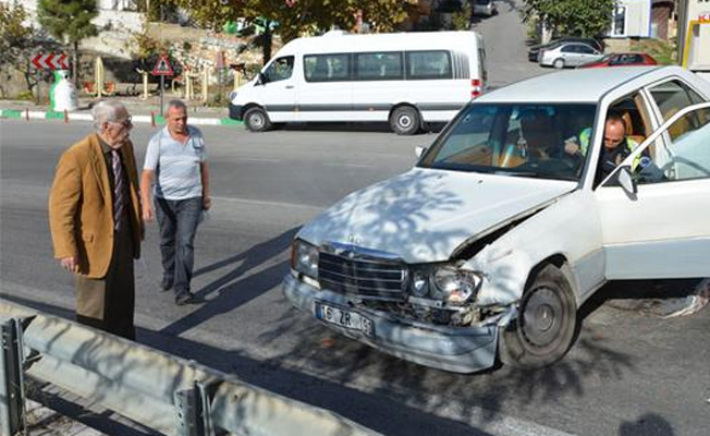 Sanatçı Eşref Kolçak kaza yaptı