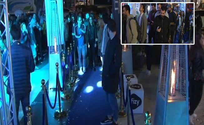 iPhone 8 İstanbul'da satışa çıktı! İnsanlar kuyruk oldu...