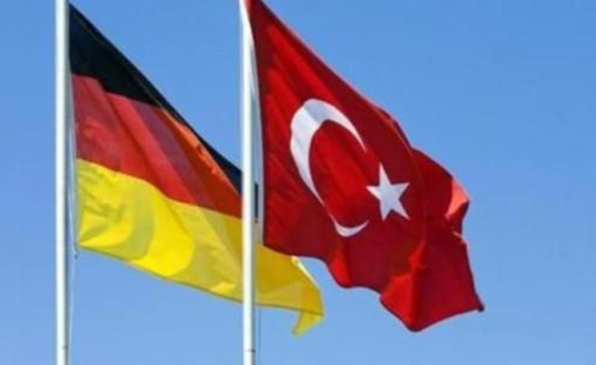 Berlin'de 17 okulda verilen Türkçe dersi askıya alındı