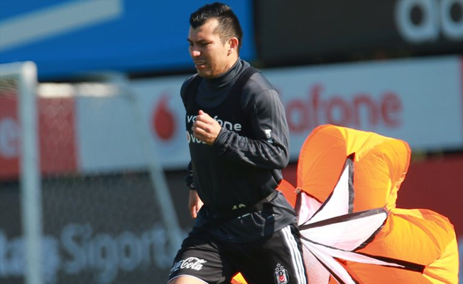 Beşiktaş'ta Medel idmanı yarıda bıraktı!