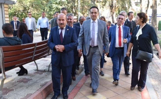 Bornovalı muhtarlar Çınarevi’nde buluştu