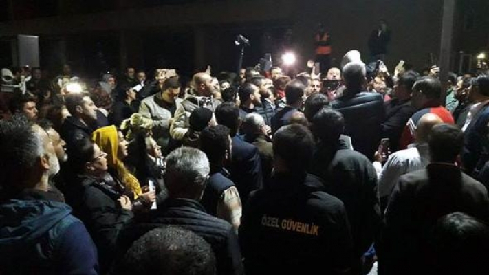 Flaş gelişme: Gökçek'in kapısına dayandılar
