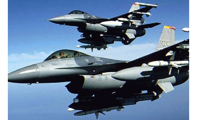 İsrail Suriye'ye ait askeri noktaları bombaladı