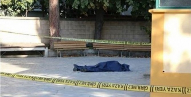 Caminin çatısından düşen işçi hayatını kaybetti