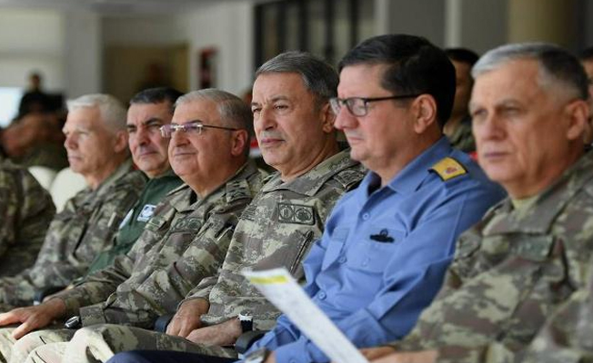 TSK protokolünde skandal: Düşük rütbeli komutan orgenerallerin arasında
